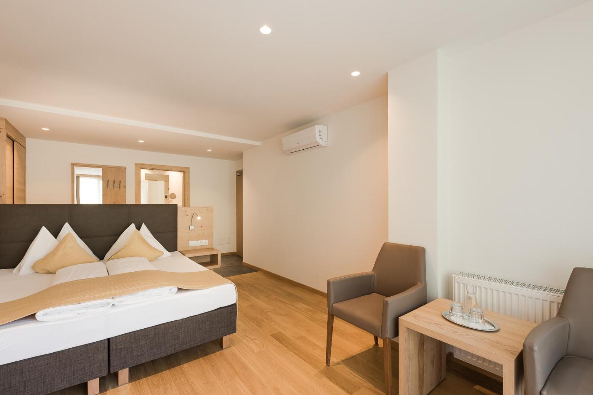 Hotel Kiendl Schenna Zimmer foto