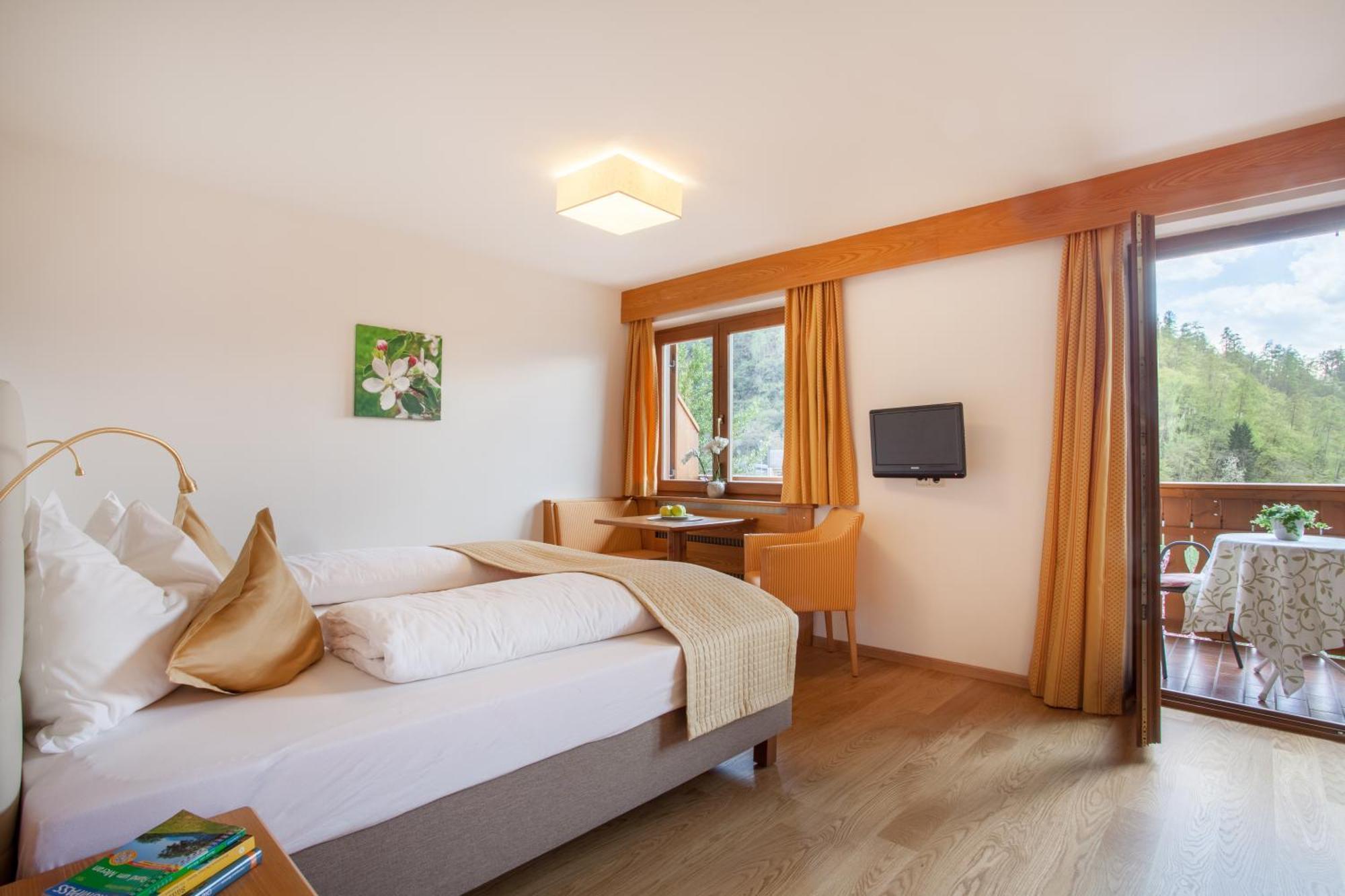 Hotel Kiendl Schenna Zimmer foto