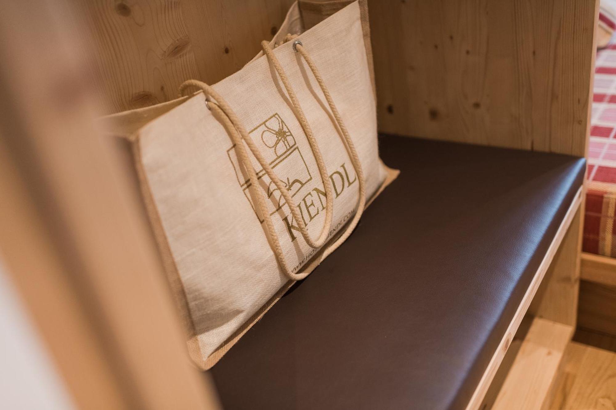 Hotel Kiendl Schenna Zimmer foto
