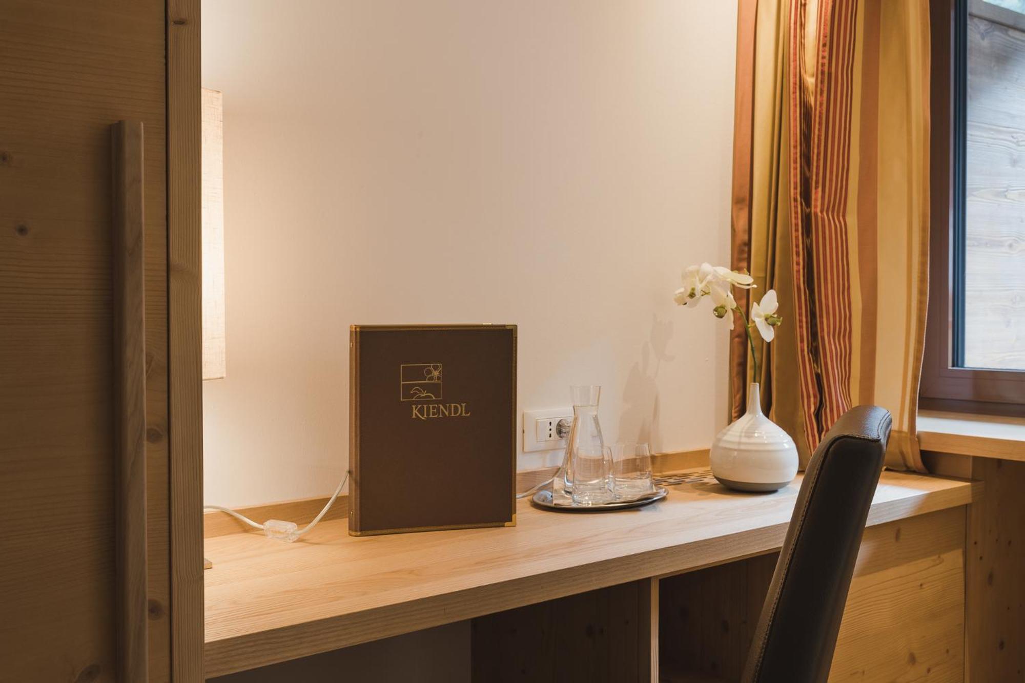 Hotel Kiendl Schenna Zimmer foto