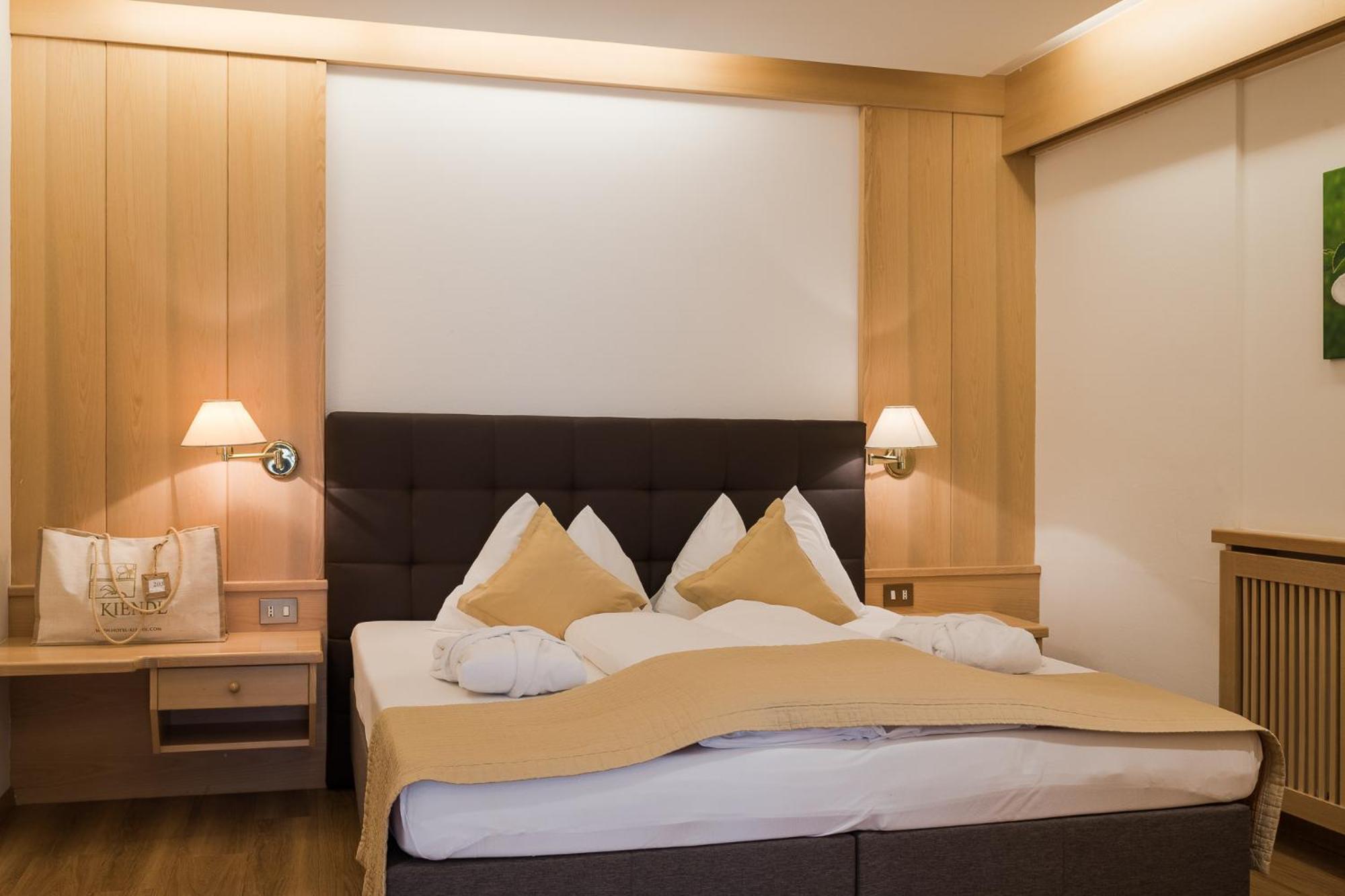 Hotel Kiendl Schenna Zimmer foto